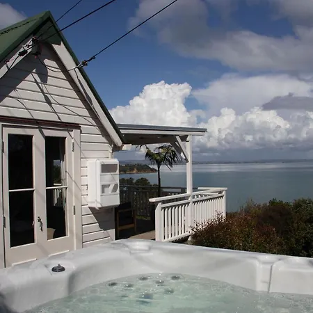 The Settlers Hut Villa Oneroa Exterior photo